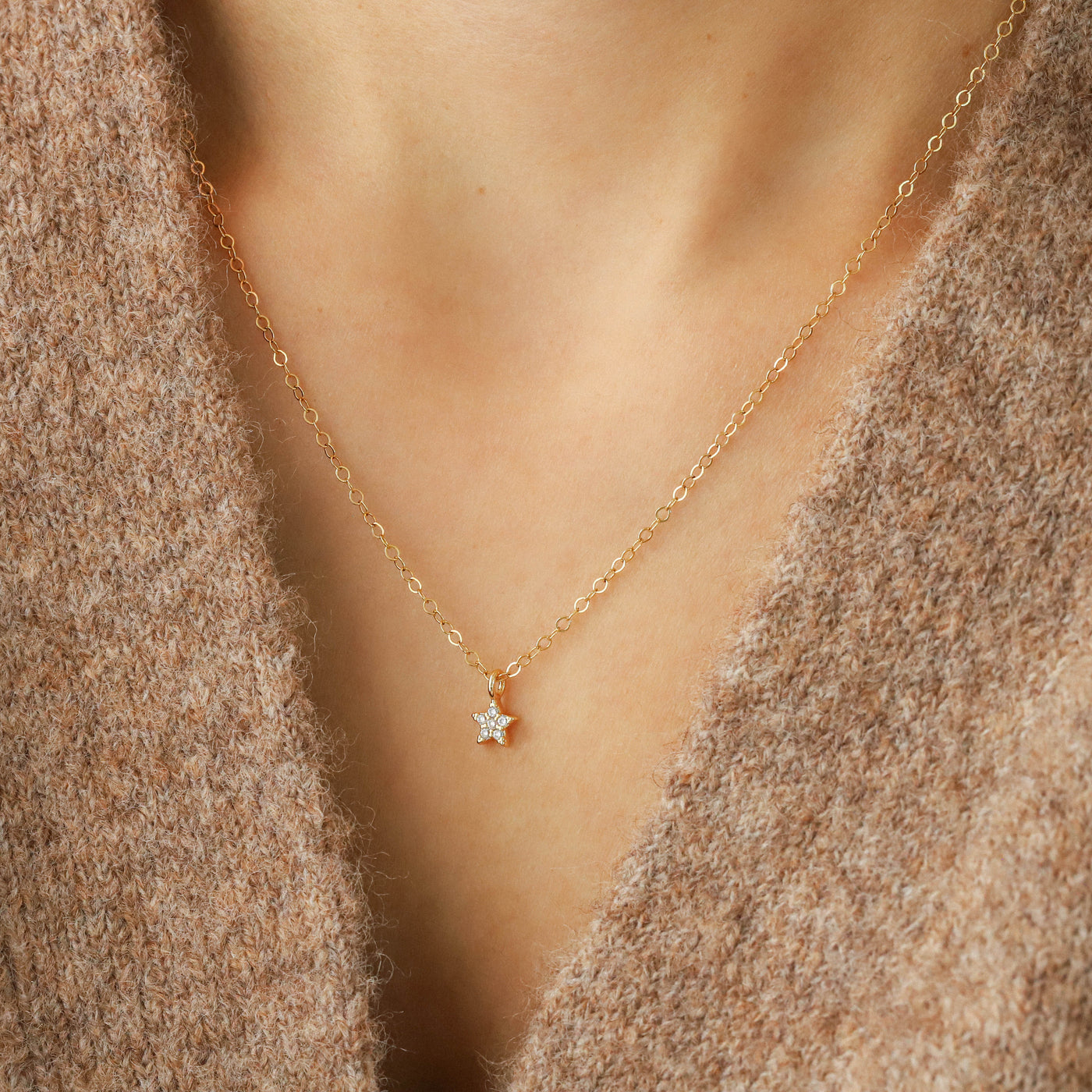 Gold dainty necklace