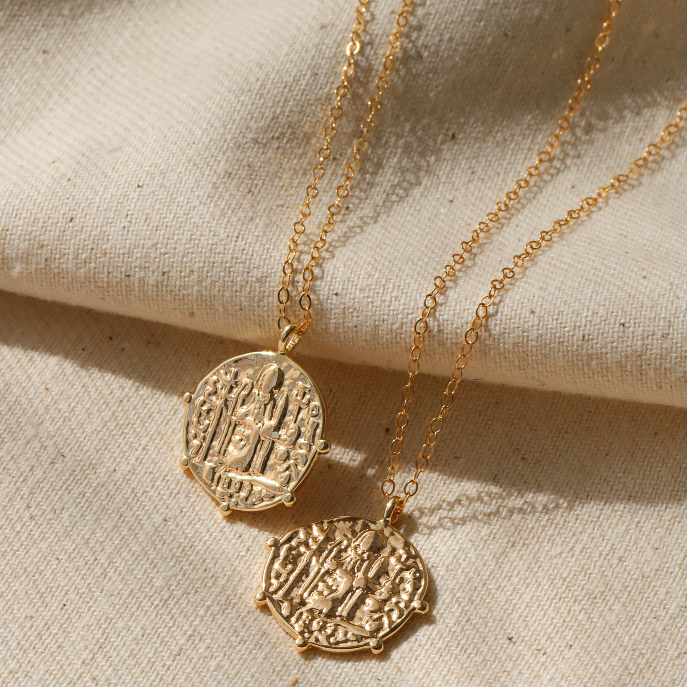 Gold coin pendant necklaces