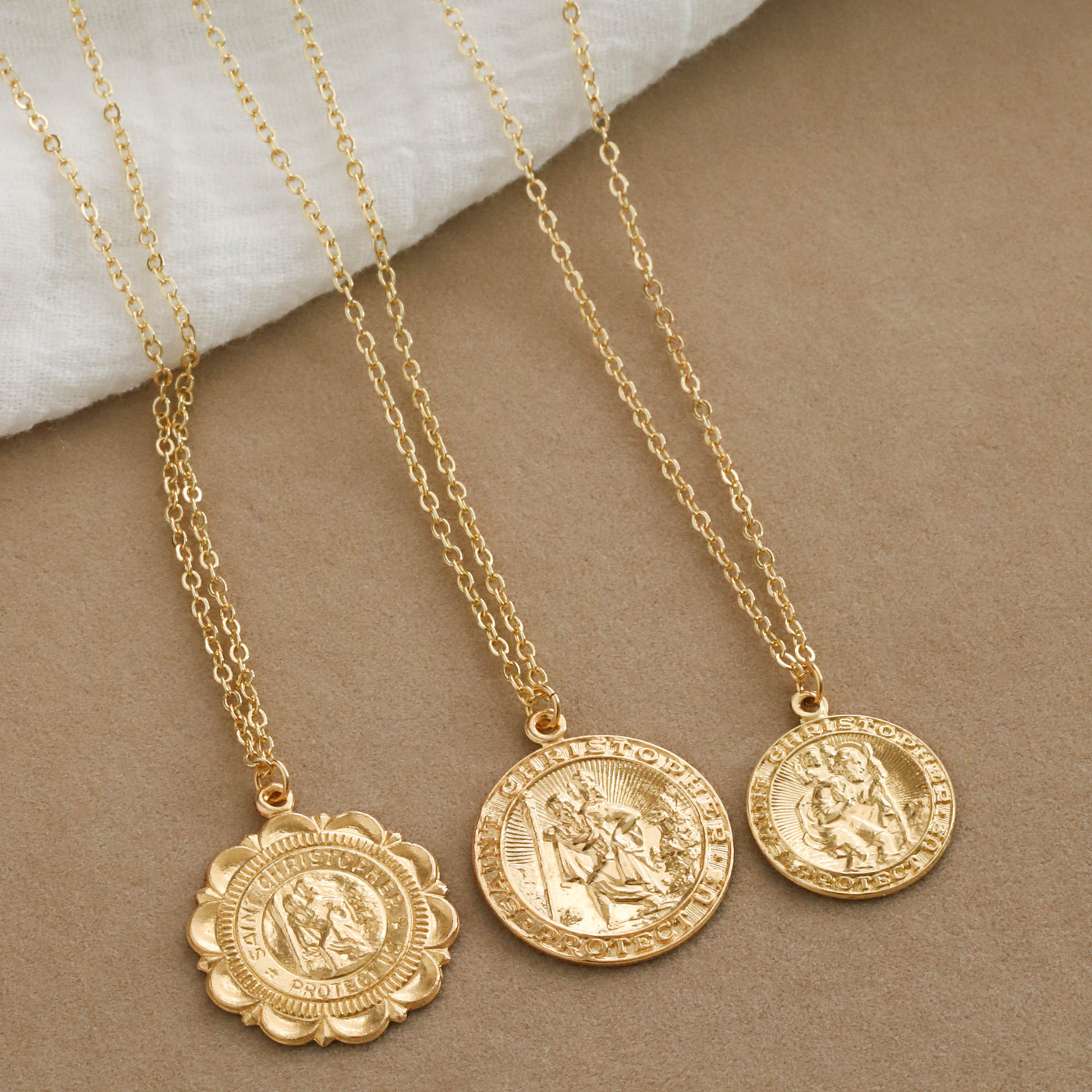Gold medallion pendant necklaces