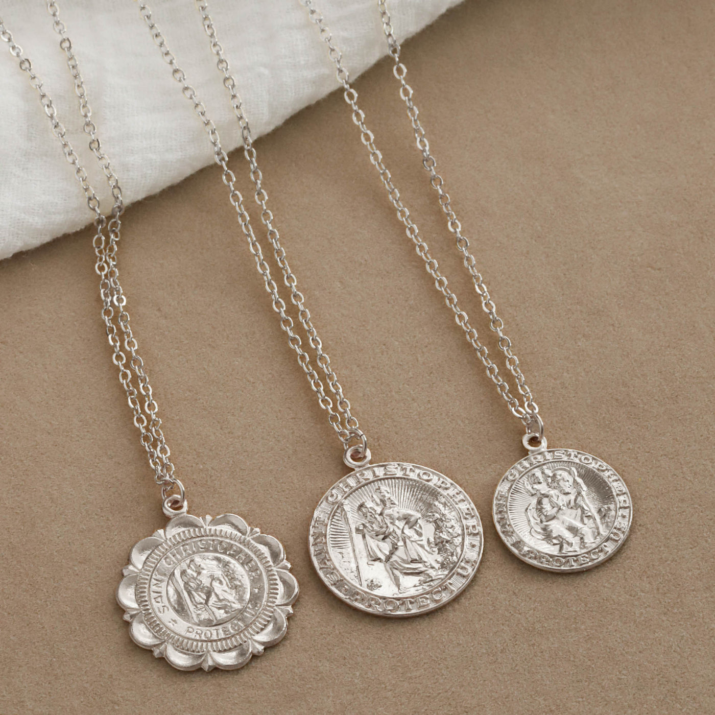 Silver pendant necklaces
